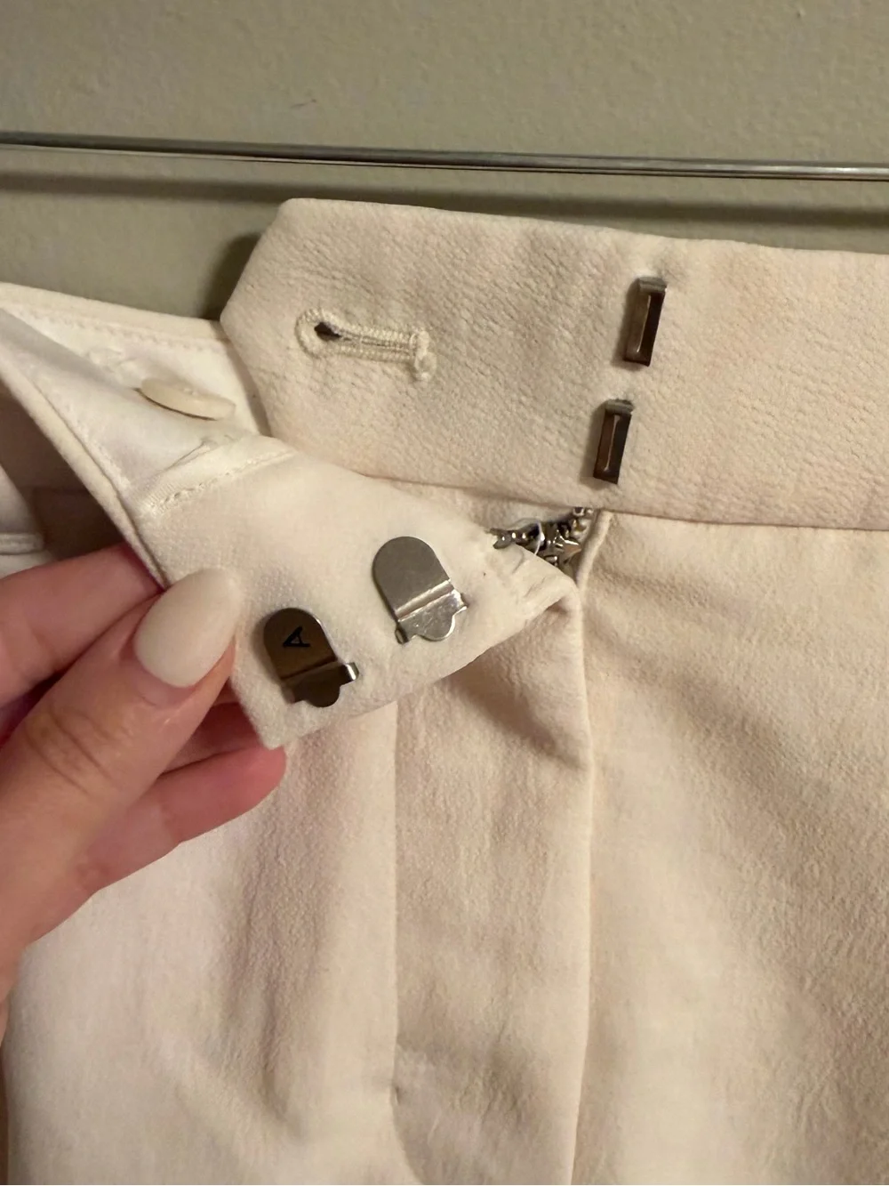 Aritzia White Tailored High-Waist Pleated Women’s Shorts